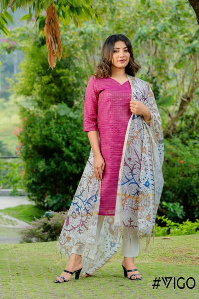 VIGO ETHNIC KALAMKARI MAGENTA CHARM KURTA SET